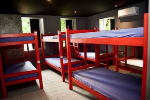 Basic Shared Dormitory | Blackout drapes, soundproofing, free WiFi, bed sheets - Reef Hostel & Pousada (Recife)