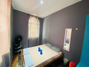 Basic Double Room | Blackout curtains, soundproofing, free WiFi, bed sheets - Reef Hostel & Pousada (Recife)