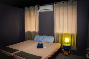Basic Twin Room | Blackout drapes, soundproofing, free WiFi, bed sheets - Reef Hostel & Pousada (Recife)
