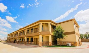 Exterior - Palace Inn Conroe (Conroe)