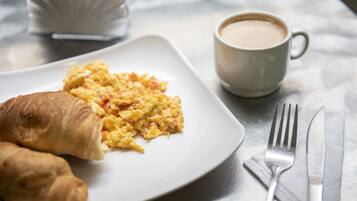 Café da manhã continental grátis todos os dias