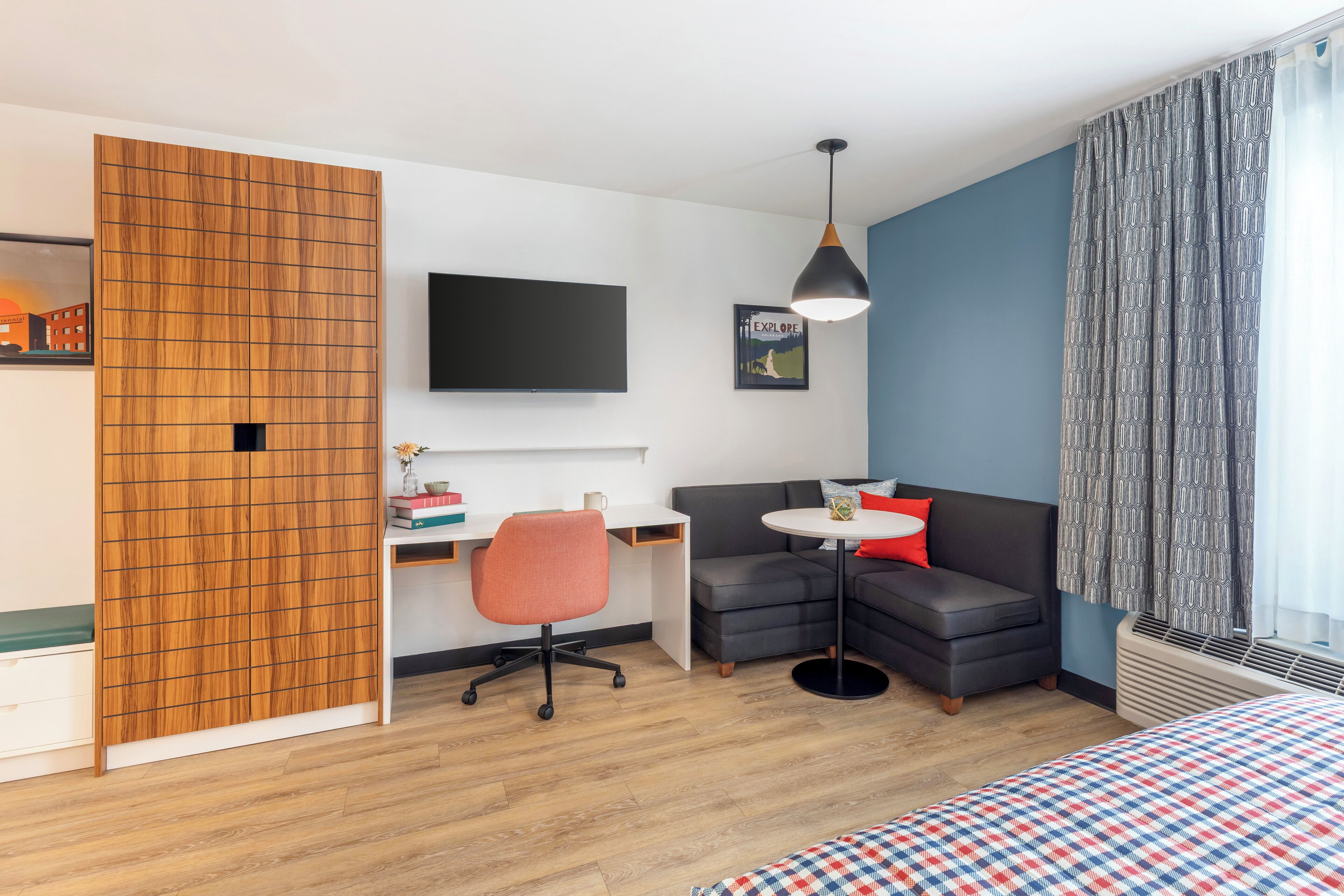 studio suite, 1 queen bed, non smoking, kitchenette | living area | 43-inch flat-screen tv with cable channels, tv