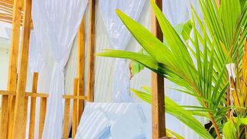 特色双人房, 1 张大床, 临海 | 1 多间卧室、高档床上用品、羽绒被、Select Comfort 床