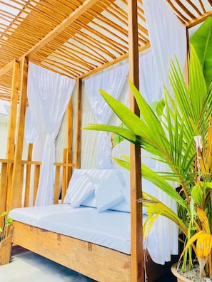 Kahden hengen signature-huone, 1 keskisuuri parisänky, meren rannalla | 1 makuuhuone, ylelliset vuodevaatteet, untuvapeitot