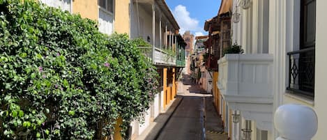 Kamar Double, balkon | Pemandangan jalan