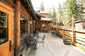 Terrace/patio - Squirrel Tree Resort Leavenworth WA (Leavenworth)