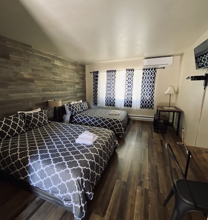 Individually decorated, desk, free WiFi, bed sheets. Squirrel Tree Resort Leavenworth WA