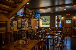 Sports bar - Squirrel Tree Resort Leavenworth WA (Leavenworth)