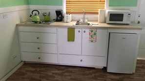 Comfort Suite, 2 Double Beds, Non Smoking, Sea View | Premium bedding, pillowtop beds, individually decorated - Kooters Vacation Rentals (Cartwright)