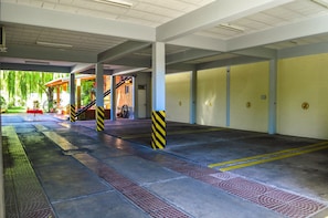 Aparcamiento sin asistencia gratuito