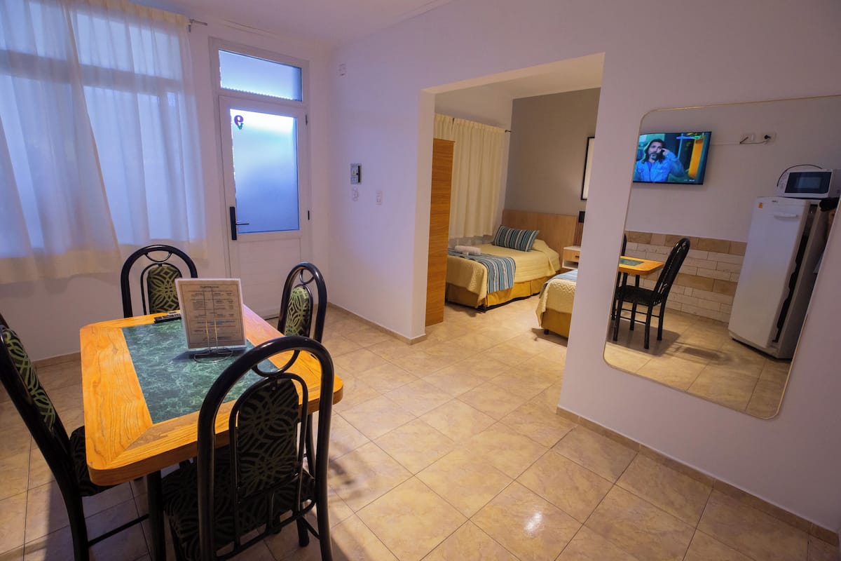 1 habitación, caja de seguridad en la habitación y insonorización