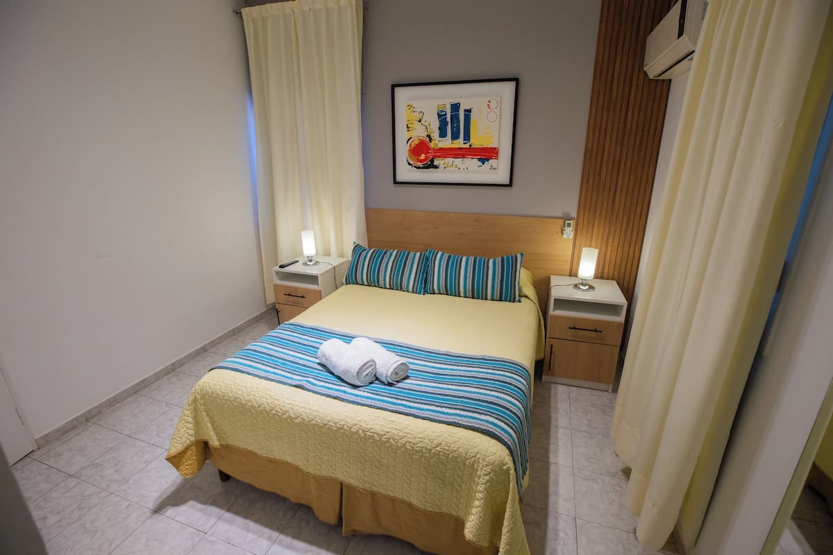 1 habitación, caja de seguridad en la habitación y insonorización