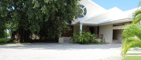 숙박 시설 입구