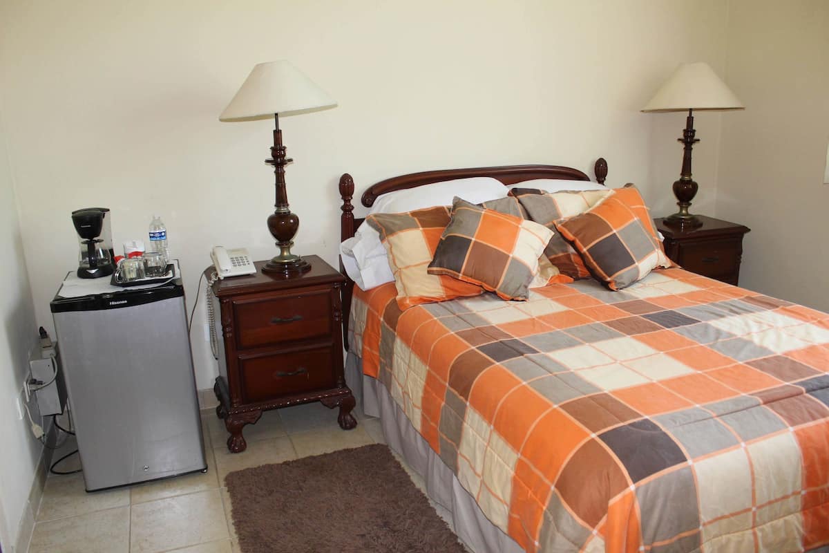 Basic Double Room, 1 Double Bed, Accessible | Premium bedding, down comforters, pillowtop beds, in-room safe