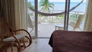 Suite Junior, 2 Tempat Tidur Queen, Bebas Asap Rokok | Seprai premium, selimut bulu angsa, bantalan ekstra lembut, dan brankas