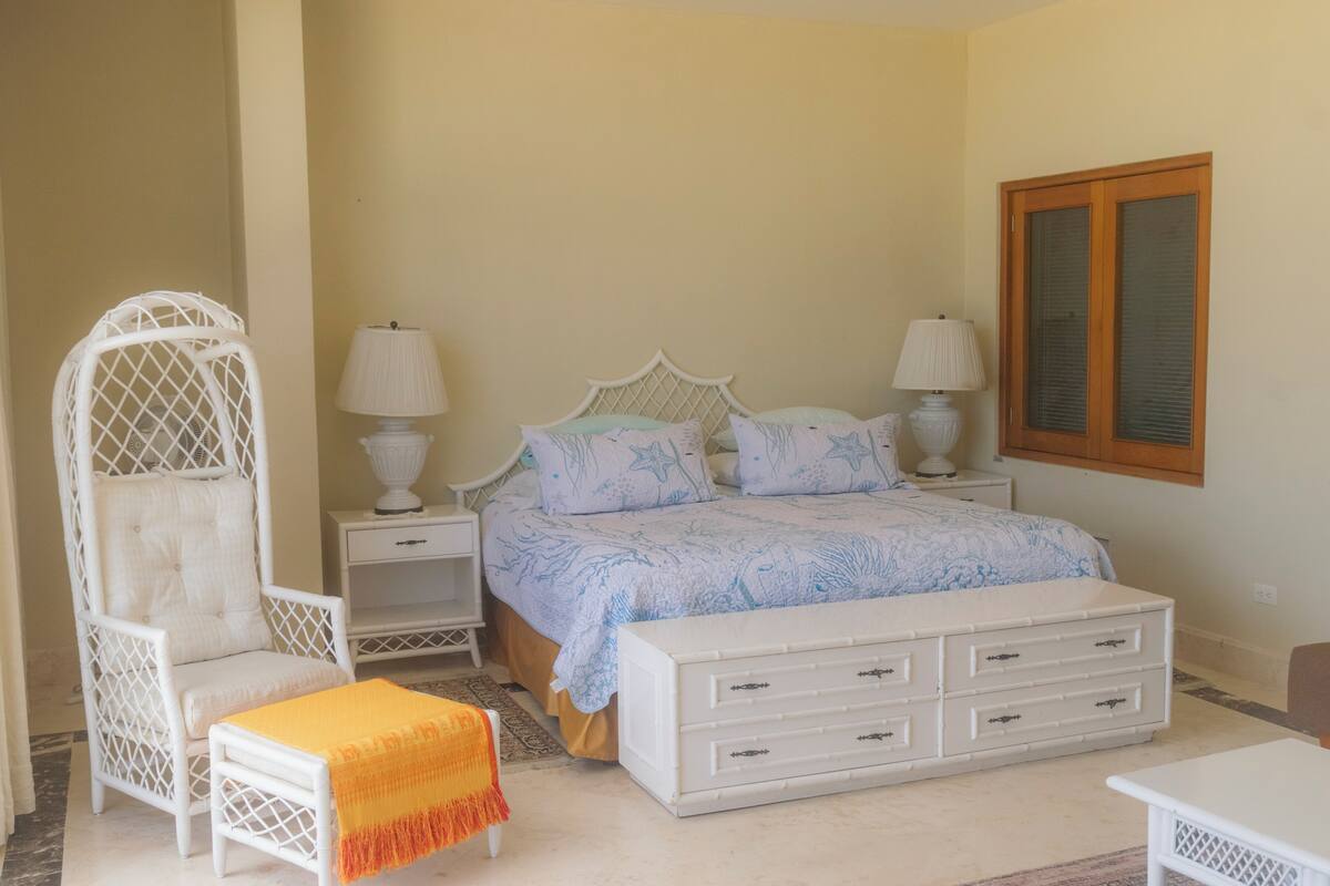 Suite superior, 1 cama de matrimonio grande con sofá cama | Ropa de cama de alta calidad y edredones de plumas