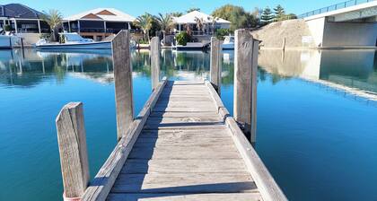 Mandurah Canal Ferienhaus mit eigenem Steg! Boote Krabben! Delphine!