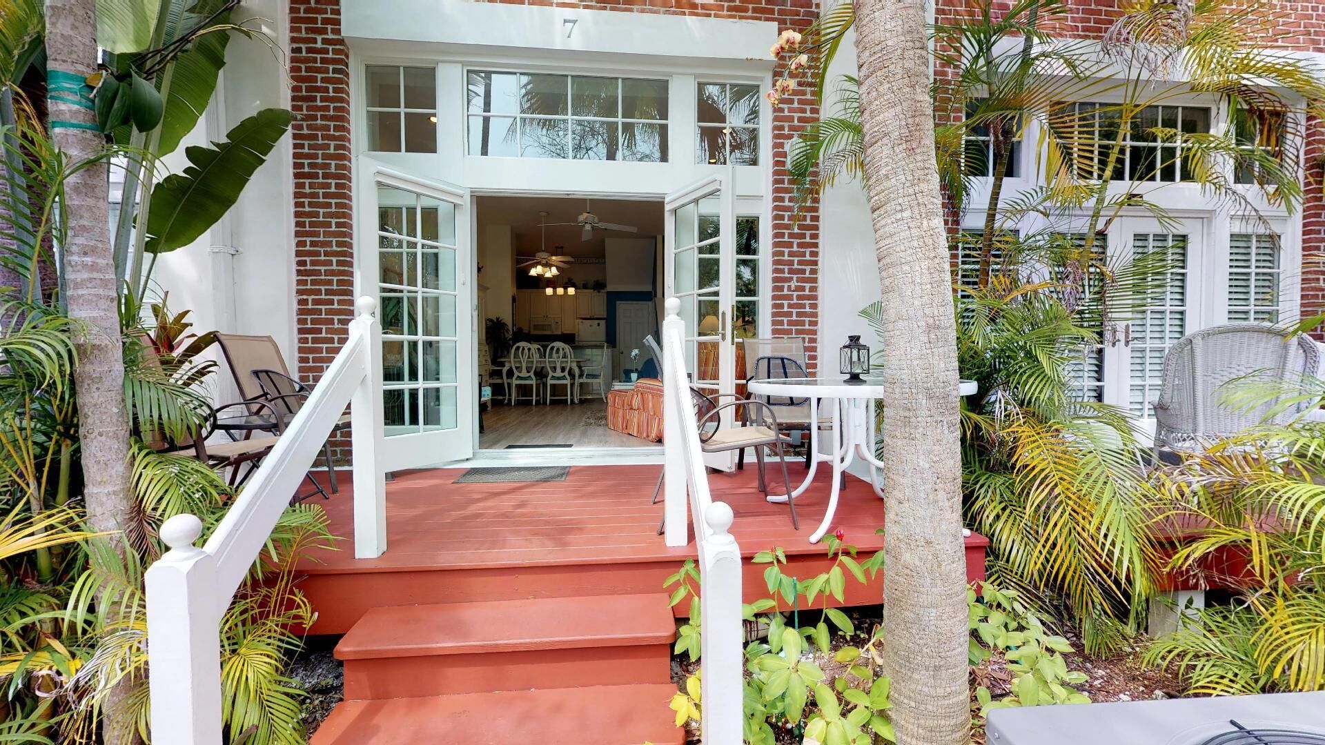 FOUNDRY 7- Weekly Vacation Rental - Shared Pool - 2BD/2.5BA RealKeyWest