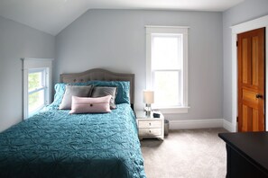 5 bedrooms, iron/ironing board, free WiFi, bed sheets