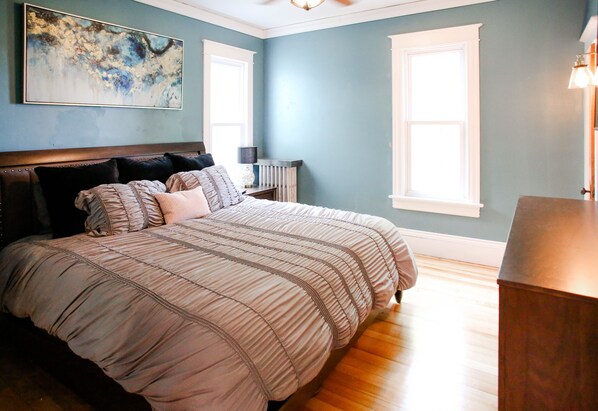 5 bedrooms, iron/ironing board, free WiFi, bed sheets