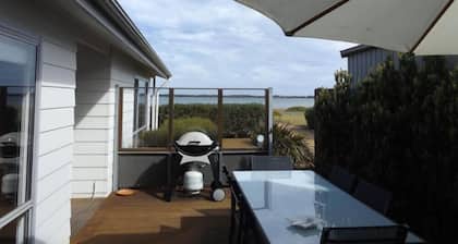 Coorong Waterfront Retreat