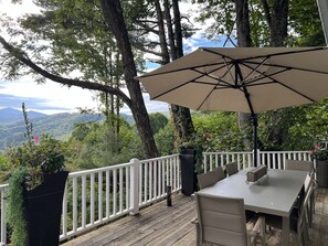 Outdoor dining - Breathtaking View of Grandfather Mountain-Boone/ASU/Blowing Rock/Hound Ears Club (Blowing Rock)