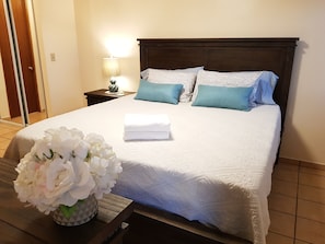 3 dormitorios, tabla de planchar con plancha, Internet y ropa de cama
