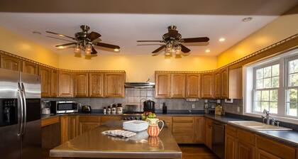 Eagle Haven - Waterfront Estate on the Choptank with Pool and Pier - Sleeps 18