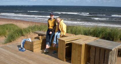 DOWNTOWN * VINTAGE VACATION HOUSE * 3 BEDROOMS * LICENSED SINCE 2007