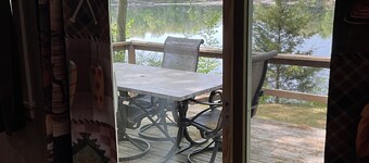 Quite Cottage on Private Lake w/Fishing Boat Included!
