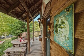 Outdoor dining - Amazing View! Sauna Gameroom Firepit Spa Room Rustic Spacious Private Retreat  (Banner Elk)