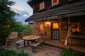 Outdoor dining - Amazing View! Sauna Gameroom Firepit Spa Room Rustic Spacious Private Retreat  (Banner Elk)