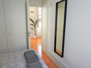 2 bedrooms, iron/ironing board, travel cot, free WiFi - Oporto Delight 1.3 - Luxury Apartment in Historic Center - 2 bedrooms, Max 4p (Porto)