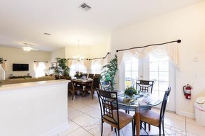 Dining - Lucky Landing - Private Heated Pool & Spa (Davenport)