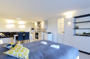 In-room safe, iron/ironing board, free WiFi, bed sheets - "Il Rifugio di San Massimo" splendid apartment at the ground floor  (rapallo)