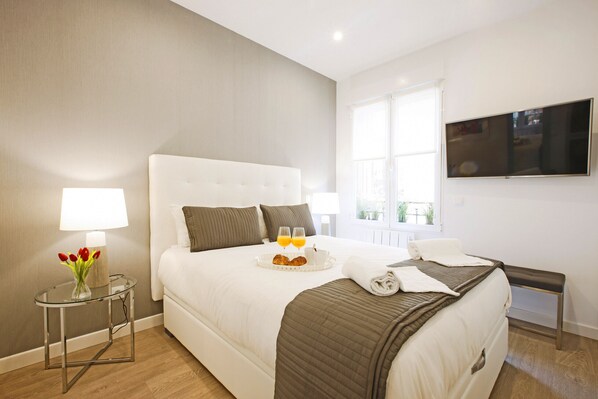 2 bedrooms, in-room safe, iron/ironing board, free WiFi