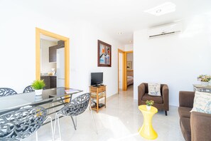TV - 0034-NOGUERA House with small pool (Empuriabrava)