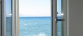 A few meters from the sea, with sea view balconies in the 5 Terre park.