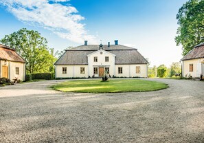 Exterior - Sun-drenched, Cosy Cabin in Peaceful Setting (Flen)