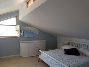 2 chambres, fer et planche à repasser, lit parapluie, Wi-Fi gratuit