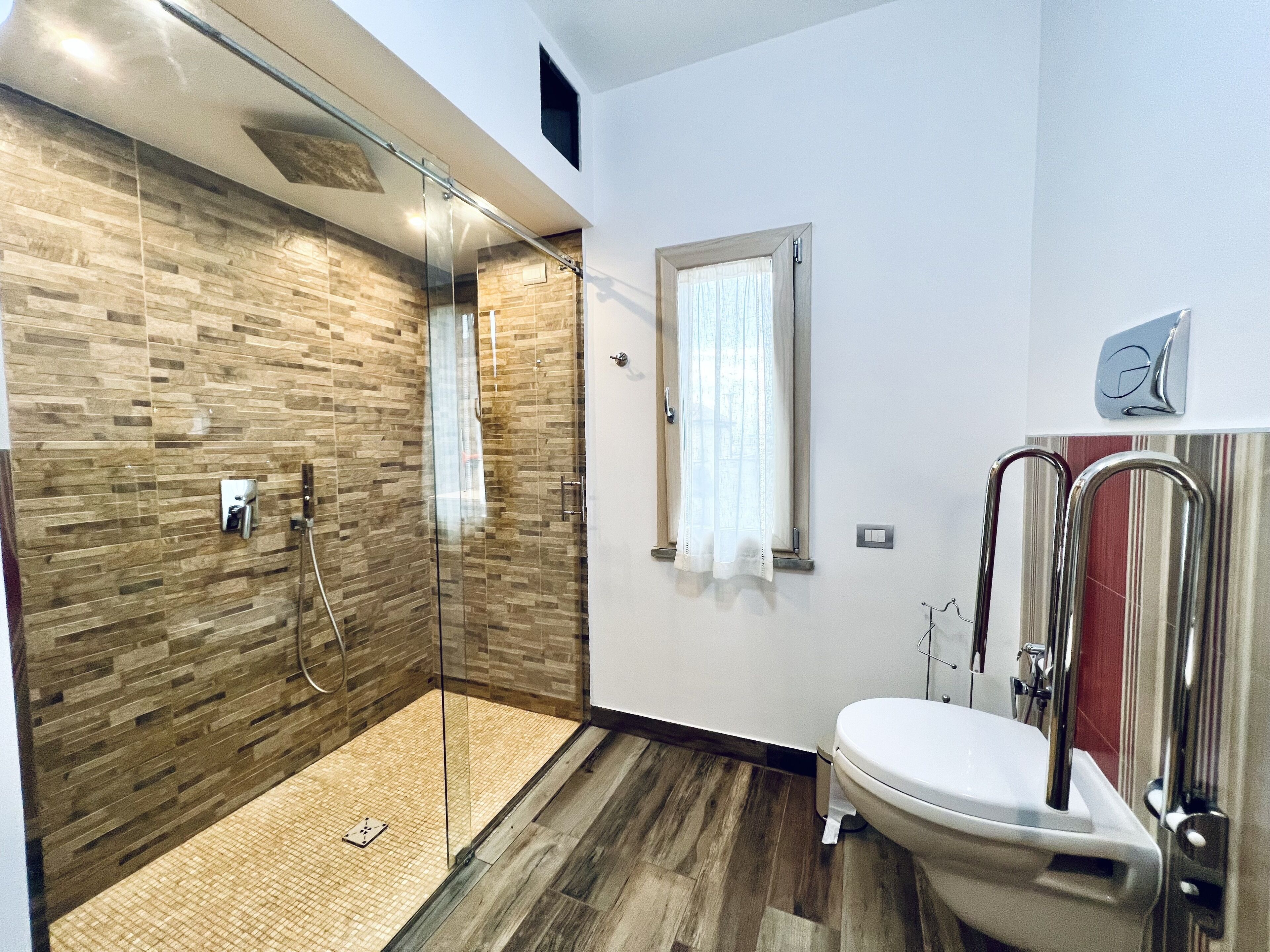 Dusche, Haartrockner, Bidet, Handtücher
