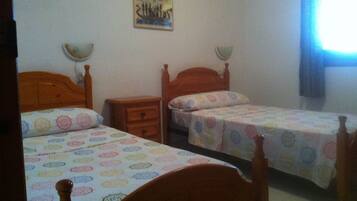 4 habitaciones, tabla de planchar con plancha, wifi y ropa de cama