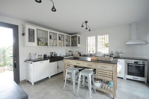 Fridge, microwave, oven, stovetop