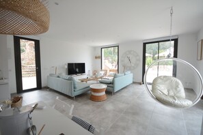 Smart TV, fireplace, video games, DVD player