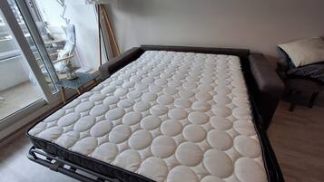 1 habitación, tabla de planchar con plancha, wifi gratis y ropa de cama