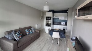 Smart TV - La Marina, Normandy, Apartment 4 people with sea view and port (Courseulles-sur-Mer)