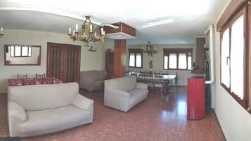 TV, lareira, DVD player