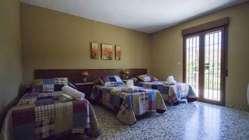 5 soveværelser, skrivebord, arbejdsområde til bærbare computere