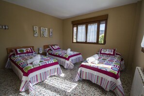 5 dormitorios, escritorio, espacio para trabajar con un portátil