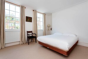 1 bedroom, WiFi, bed sheets - Sloane Square Hideaway, by Veeve (London)